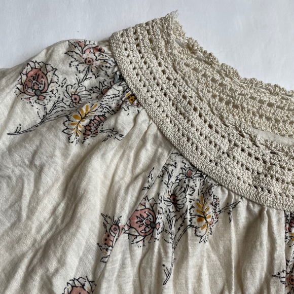 Lucky Brand Ditsy Floral Top M Crochet Neck EUC M Cream Neutral Boho Bohemian - Picture 11 of 16